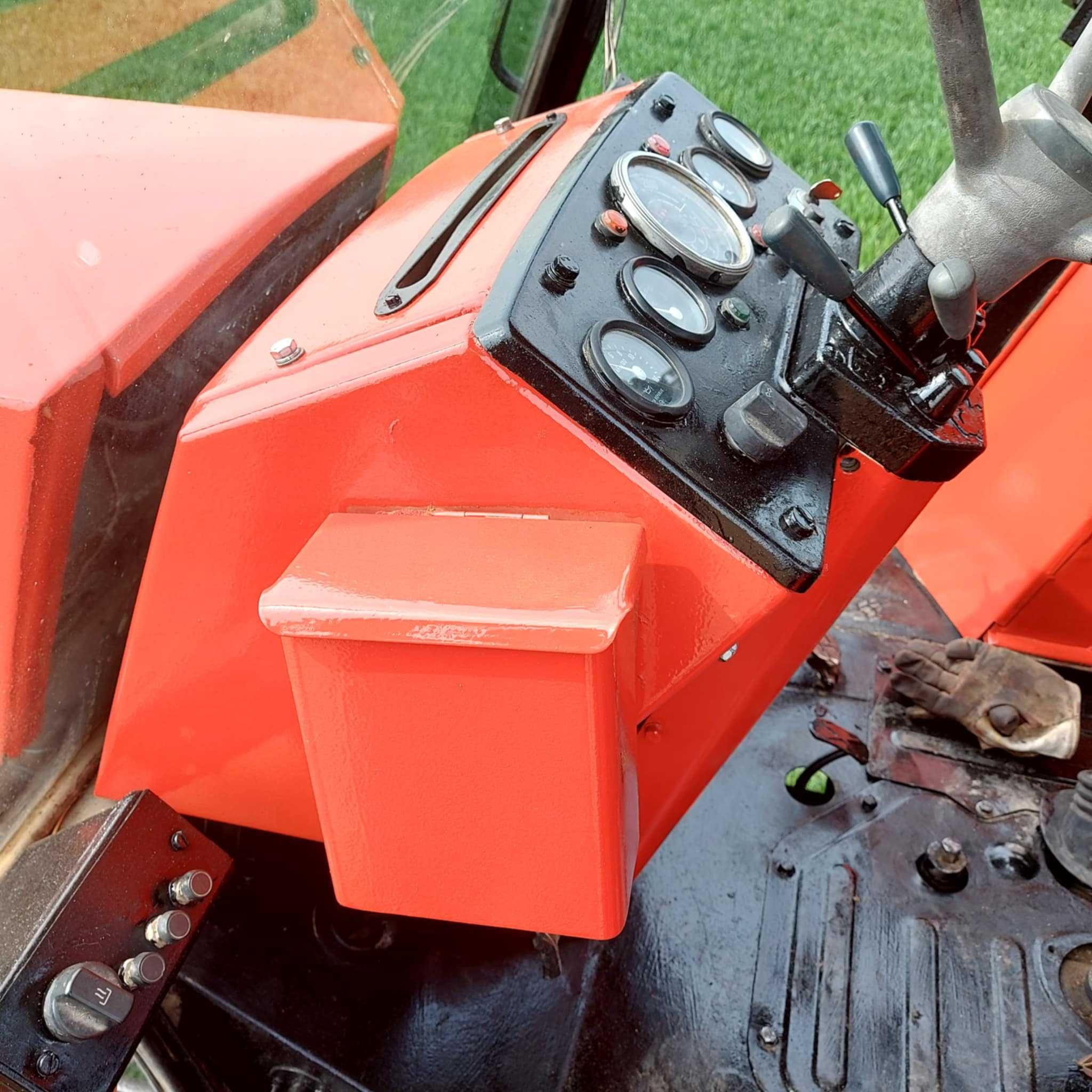 Zetor, Ursus 8011 Turbo z transportową skrzynią