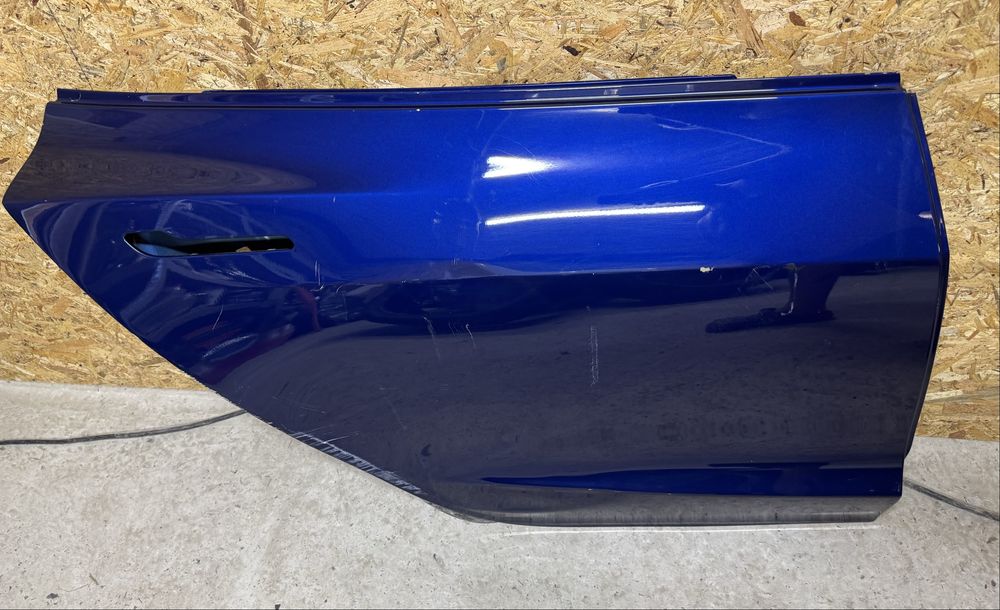Tesla Model 3 двері задні праві