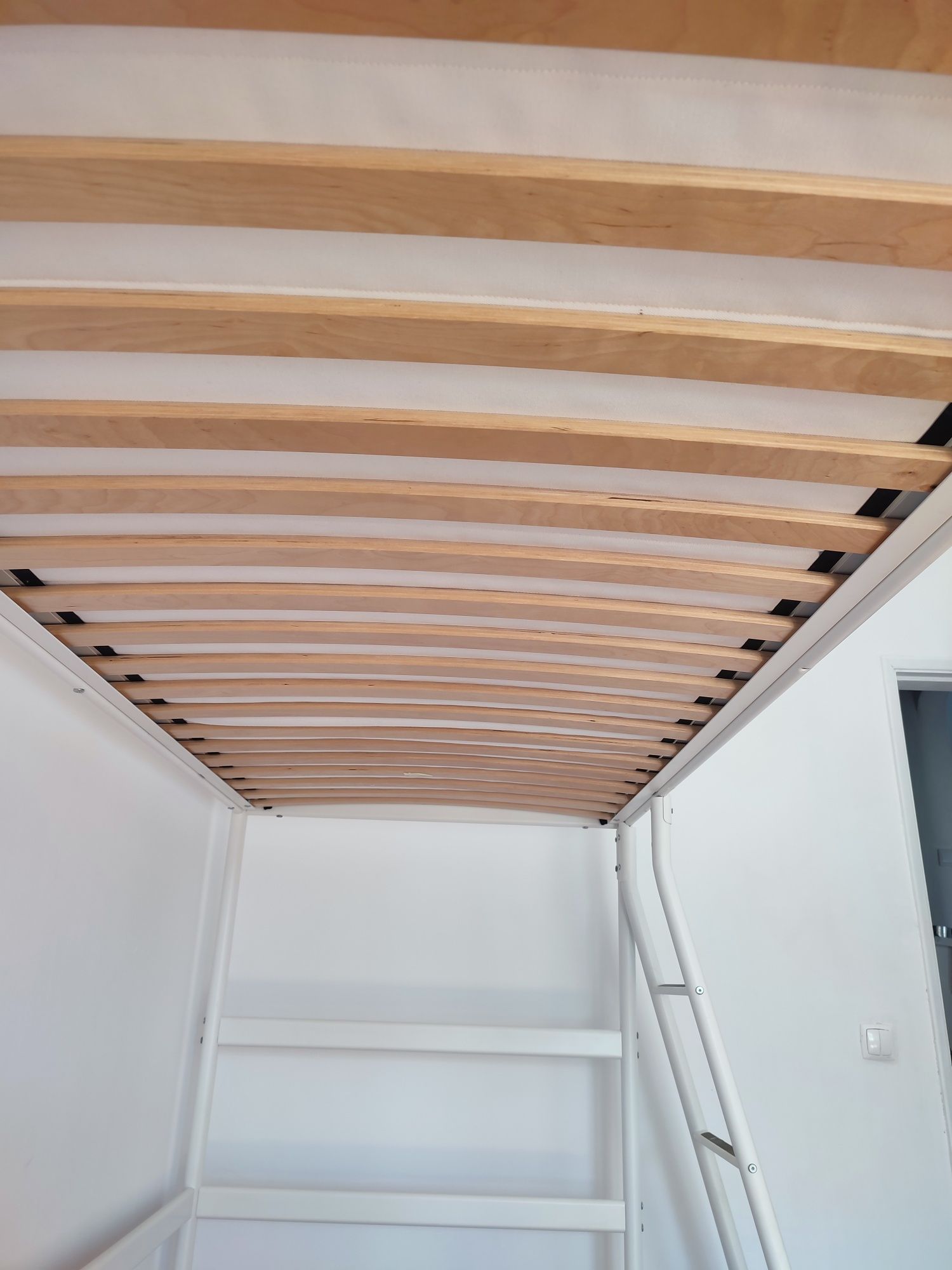 Cama de solteiro IKEA e colchão de solteiro.modernize o quarto com est