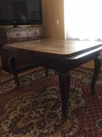 Duży drewniany stół rozsuwany