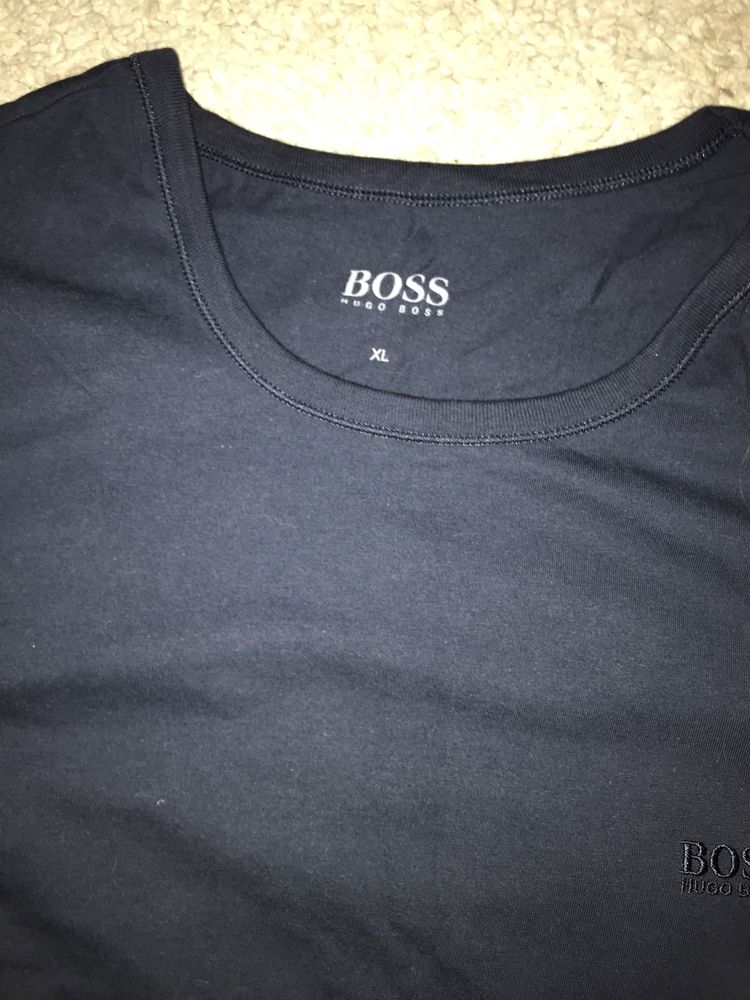 Футболка від hugo boss