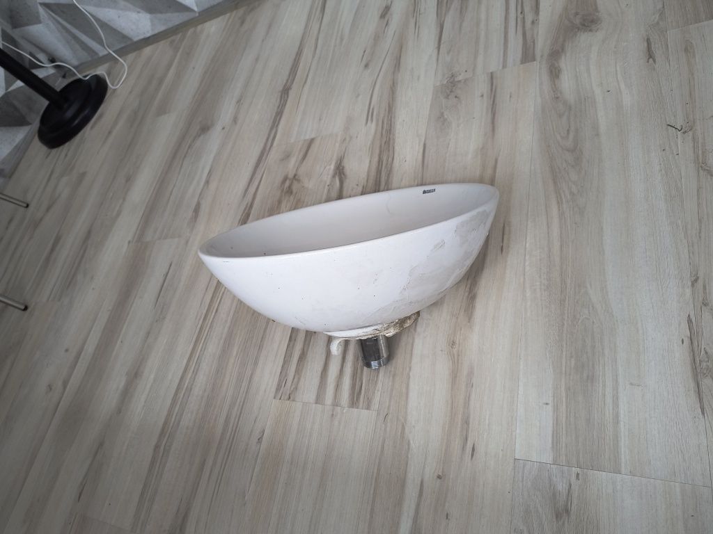 Umywalki  2 szt  Durasan nablatowa