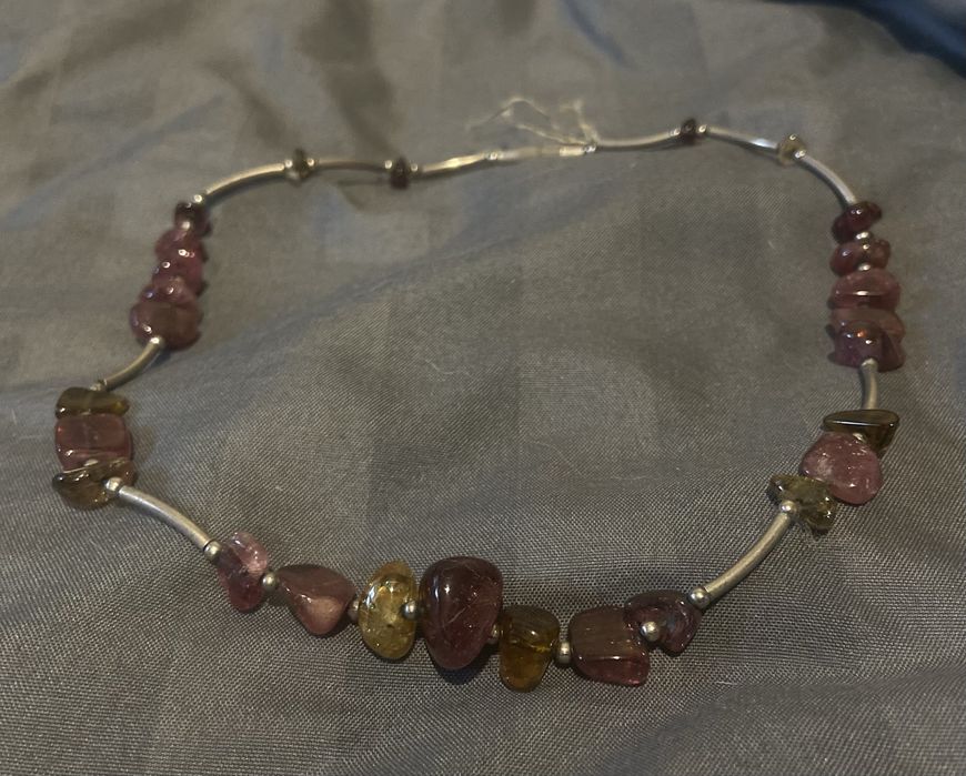 Срібне колье з драгоціними каміннями