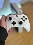 Приставка ігрова консоль Xbox One S 500GB в гарному стані з акаунтом