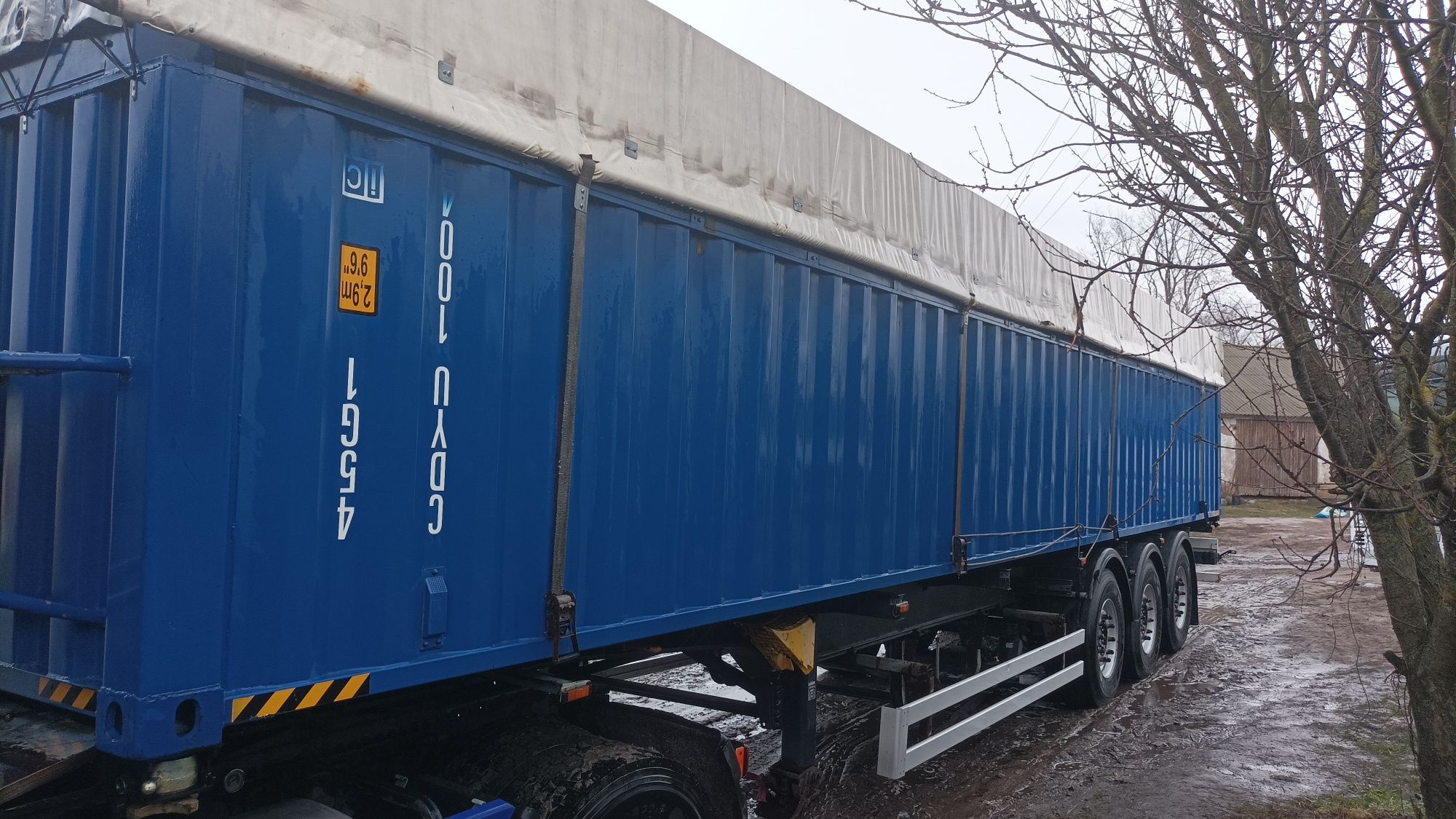 Контейнеровоз напівпричіп