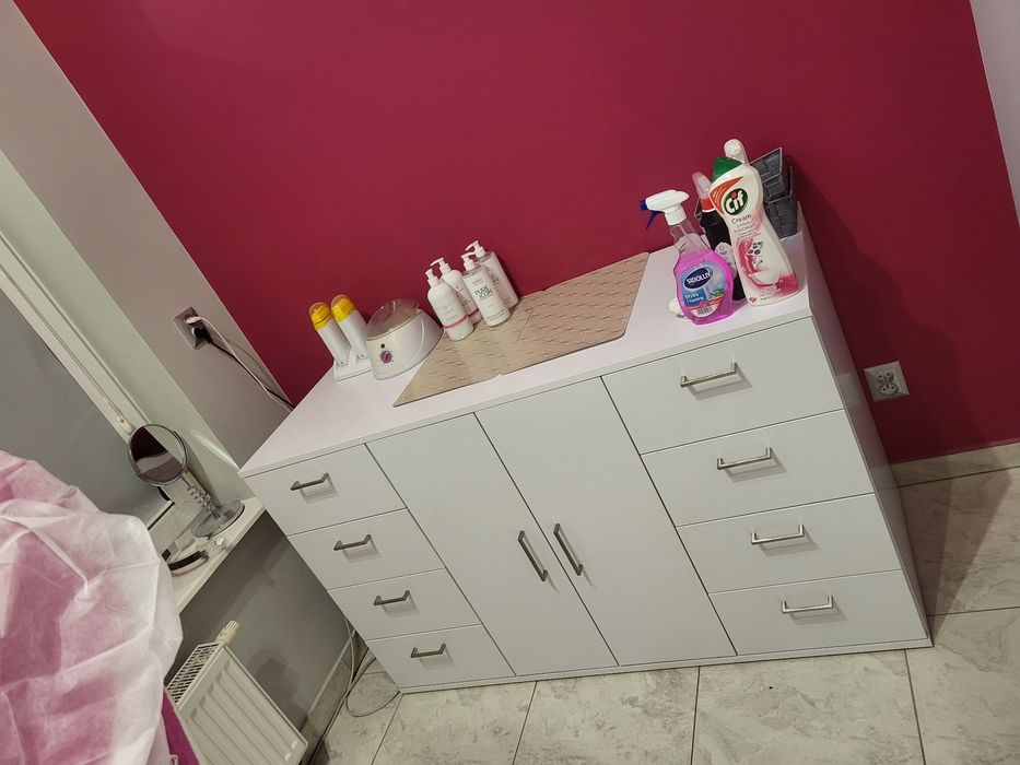 Sprzedam komodę do salonu kosmetycznego