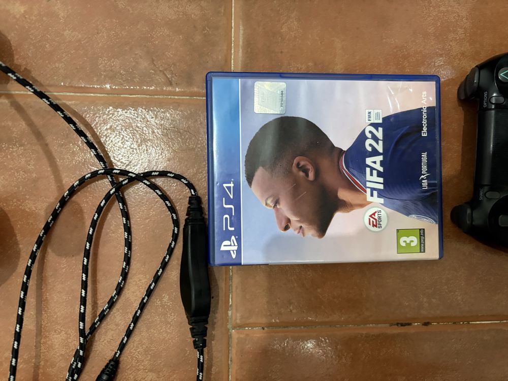 ACEITO TROCA Ps4 1000gb em otimo estado com comando original e fifa 22