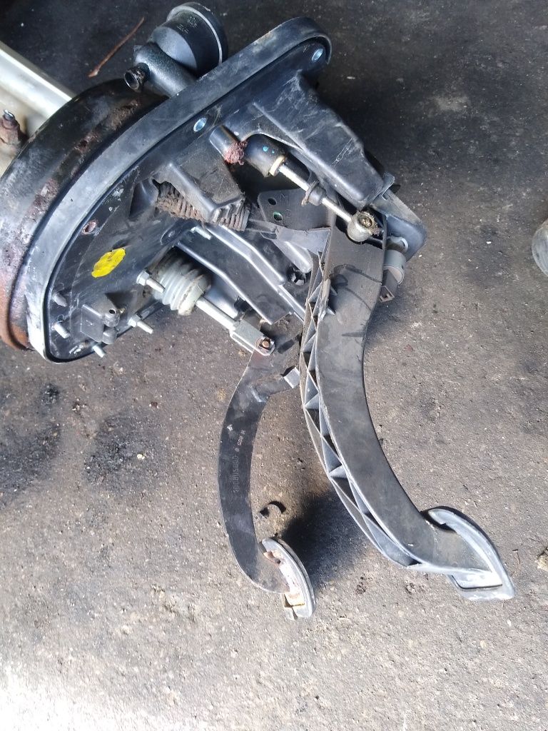 Serwo pompa hamulcowa pedały pompka Iveco daily III oryg 2.3hpi 06-14r