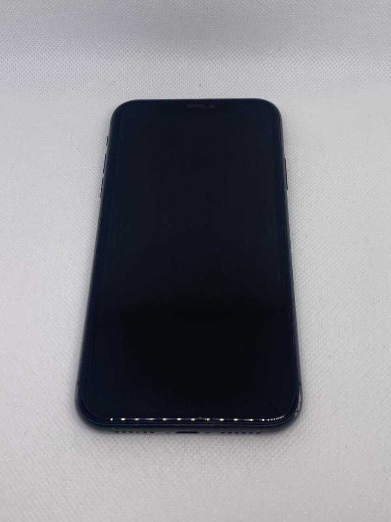 iPhone 11 Black 64 GB