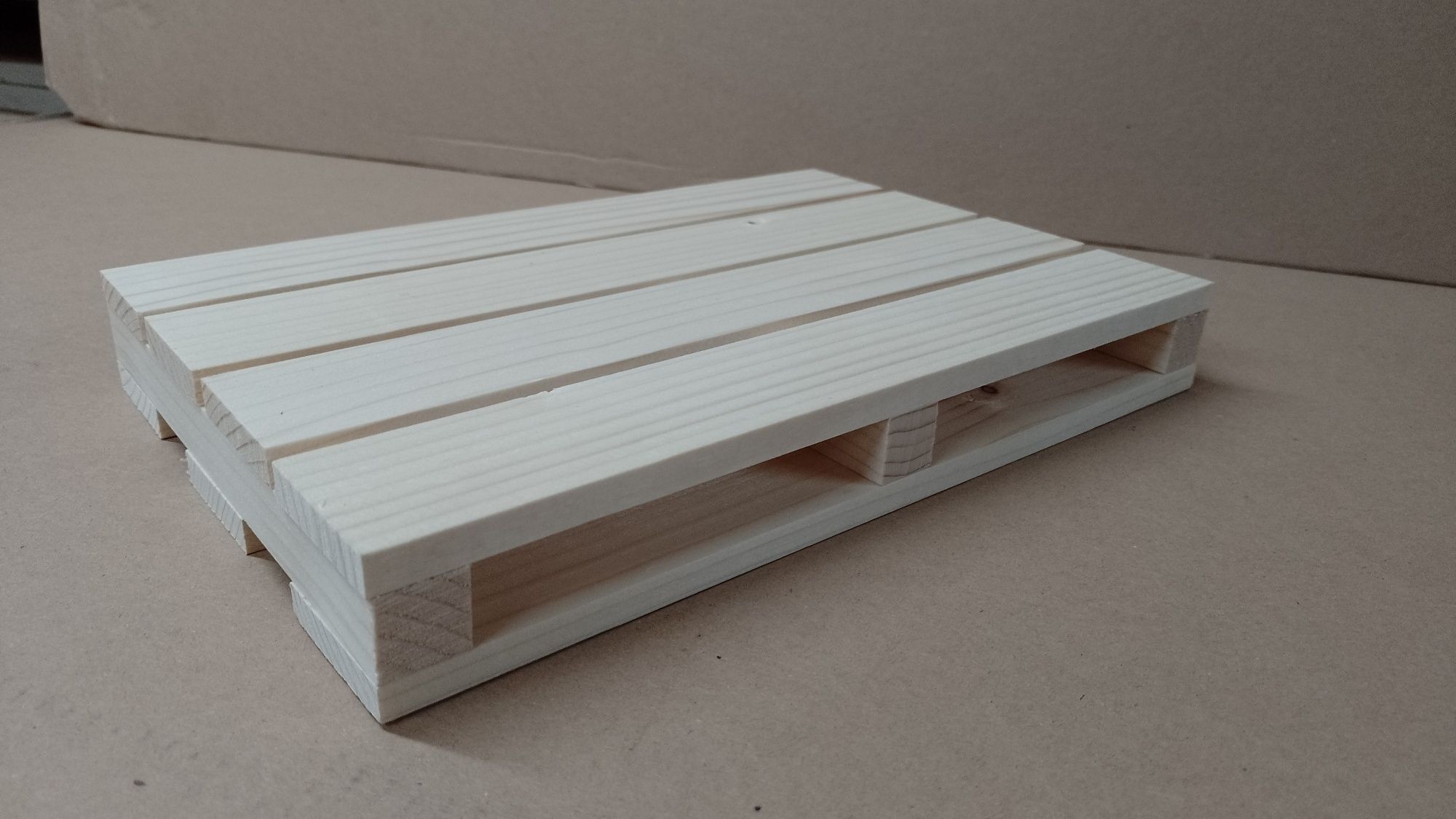 Mini paleta 20x30cm z drewna drewniana eko podstawka tacka drewno