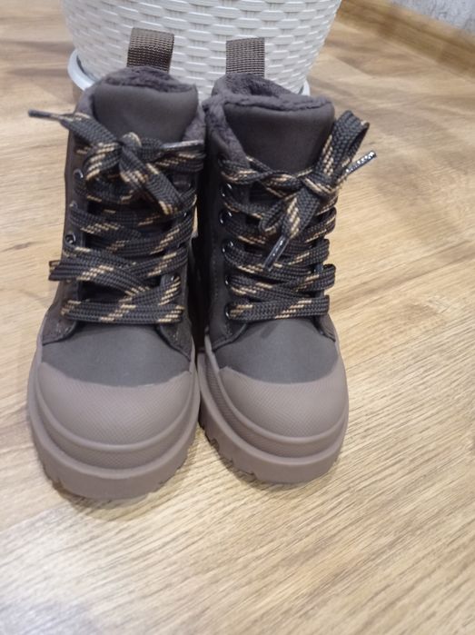 Ботінки чоботи сапожки