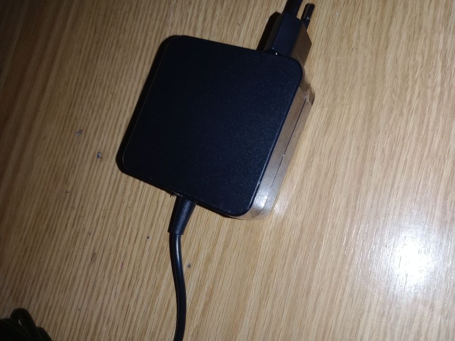 Zasilacz do LAPTOPA ASUS cienka końcówka mam też inne proszę pytać