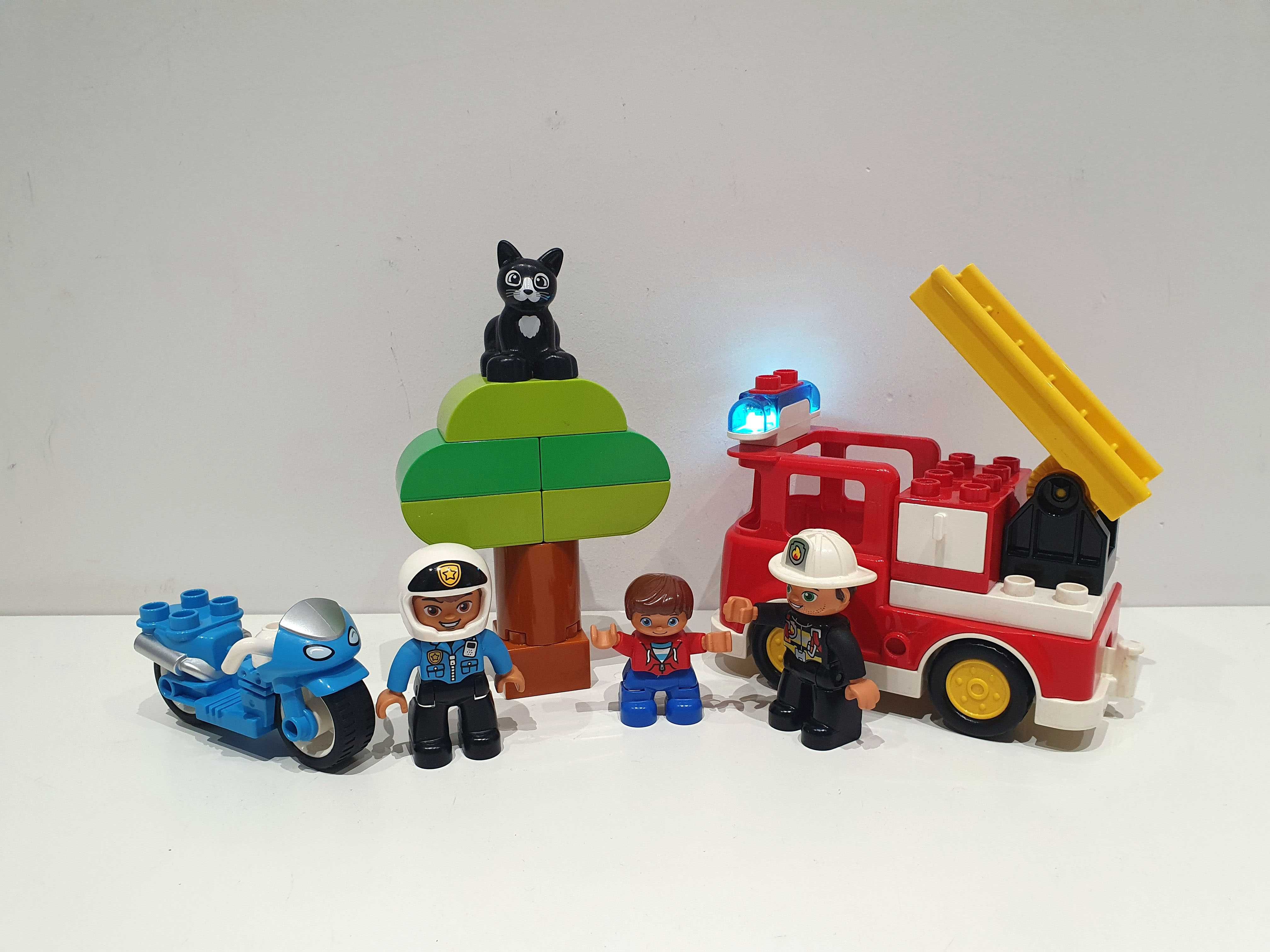 Lego DUPLO 10901 wóz strażacki + 10967 motocykl policyjny kot sygnał