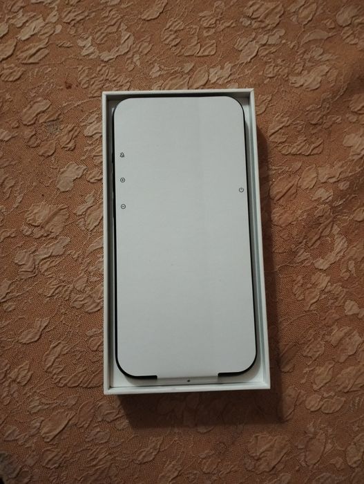 Продам айфон 13 на 128 в ідеалі р сім