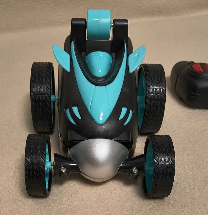 Samochód RC 360° Stunt obrotowy kaskaderski z pilotem na baterie 10+