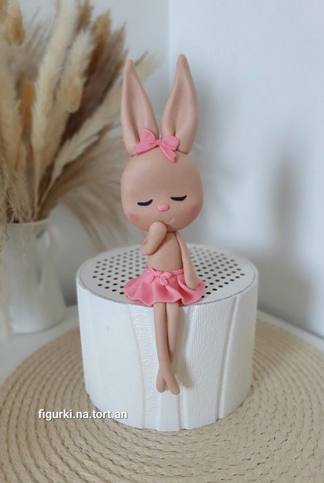 Królisia z masy cukrowej na tort