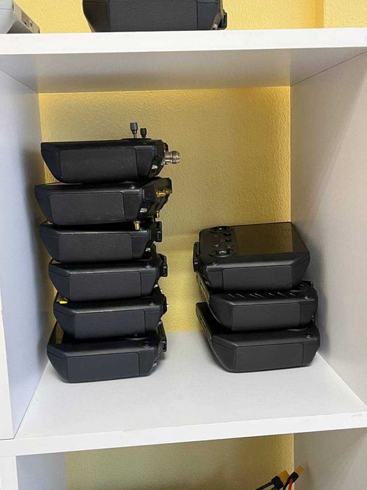 Пульти DJI RC/DJI RC PRO Mavic 3/3T/3 Pro/3E  є з виводом для антени