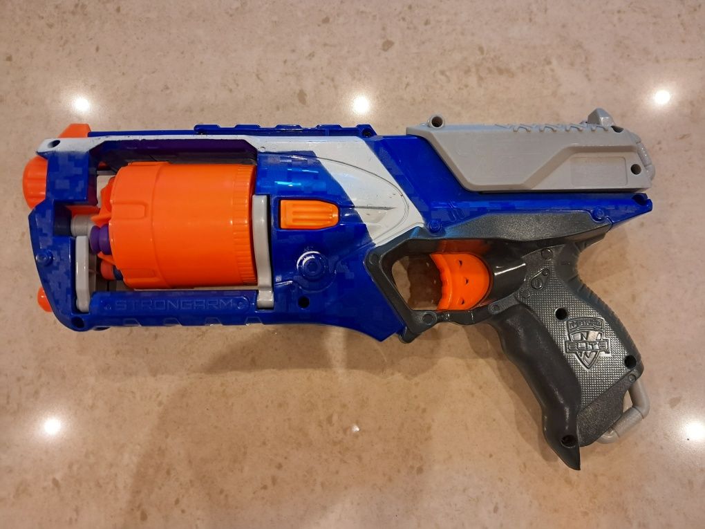 Nerf strongarm бластер