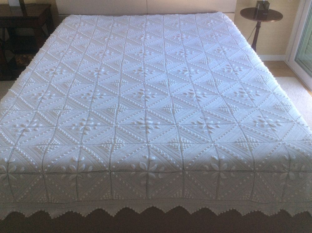 Colcha feita com 2 agulhas- trabalho 100% manual- NOVA