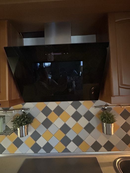 Meble kuchenne ze zmywarka i okapem