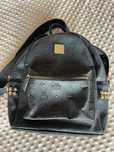 Mochila preta MCM