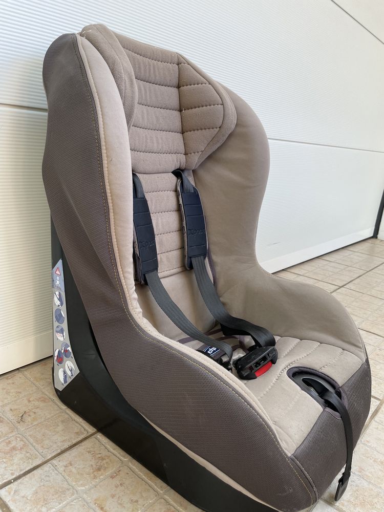 Cadeira de bebé de automóvel