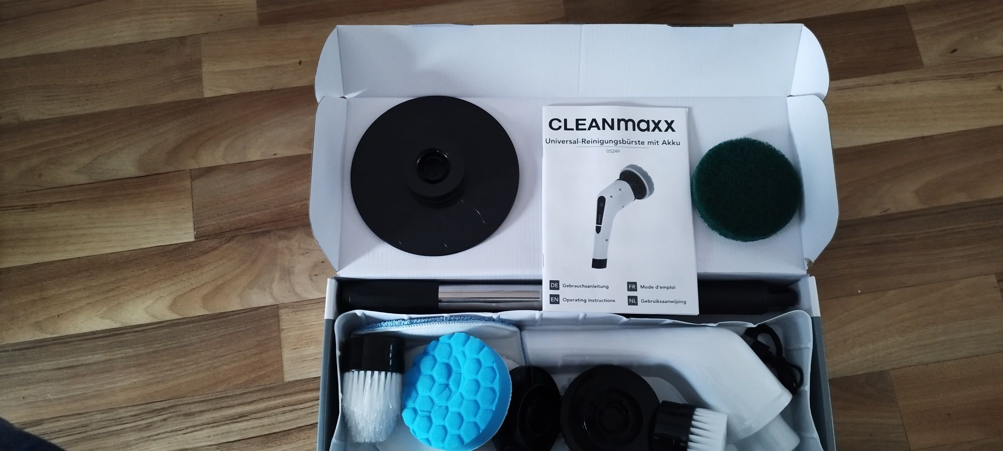 Akumulatorowa szczotka czyszcząca Cleanmaxx