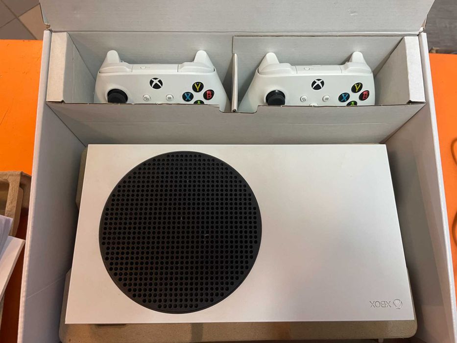 Xbox Series S + 2 Pady + Pudełko + gratis