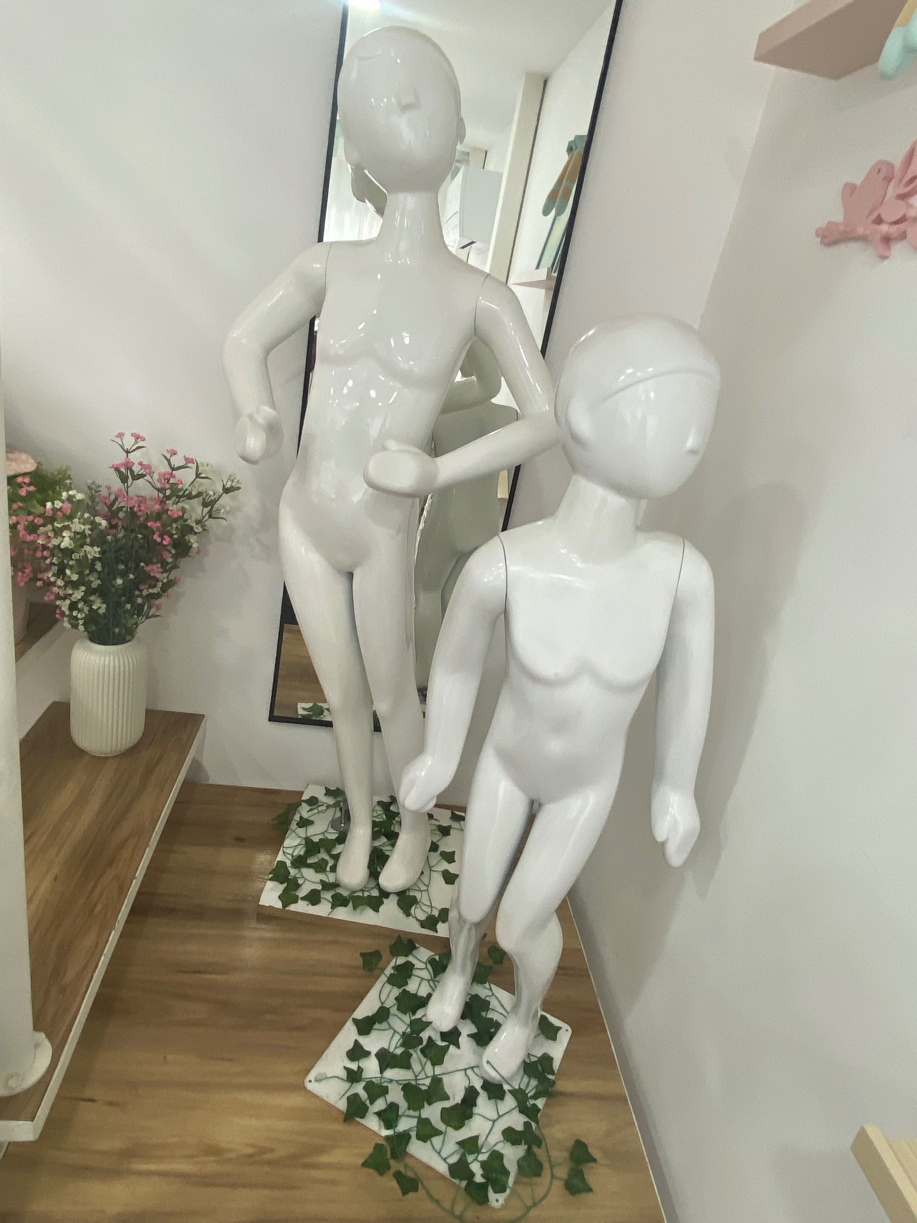 2 manequins infantis