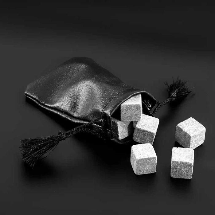 Подарунковий набір з графином та камінням Bohemia Quadro 340 мл