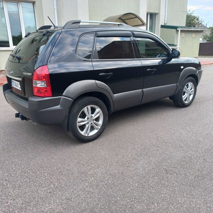 Hyundai Tucson, I покоління  2.0 DOHC МТ (142 к.с.) 4WD  Base