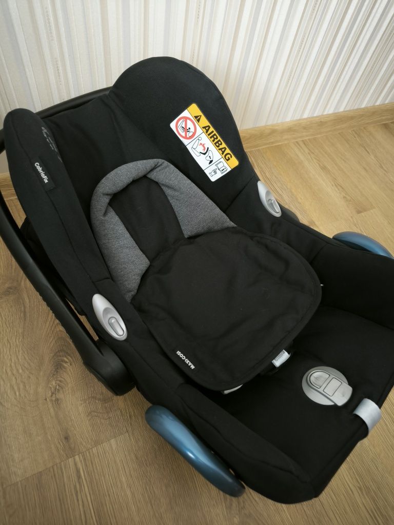 Автокресло Maxi-Cosi CabrioFix Black Reflection