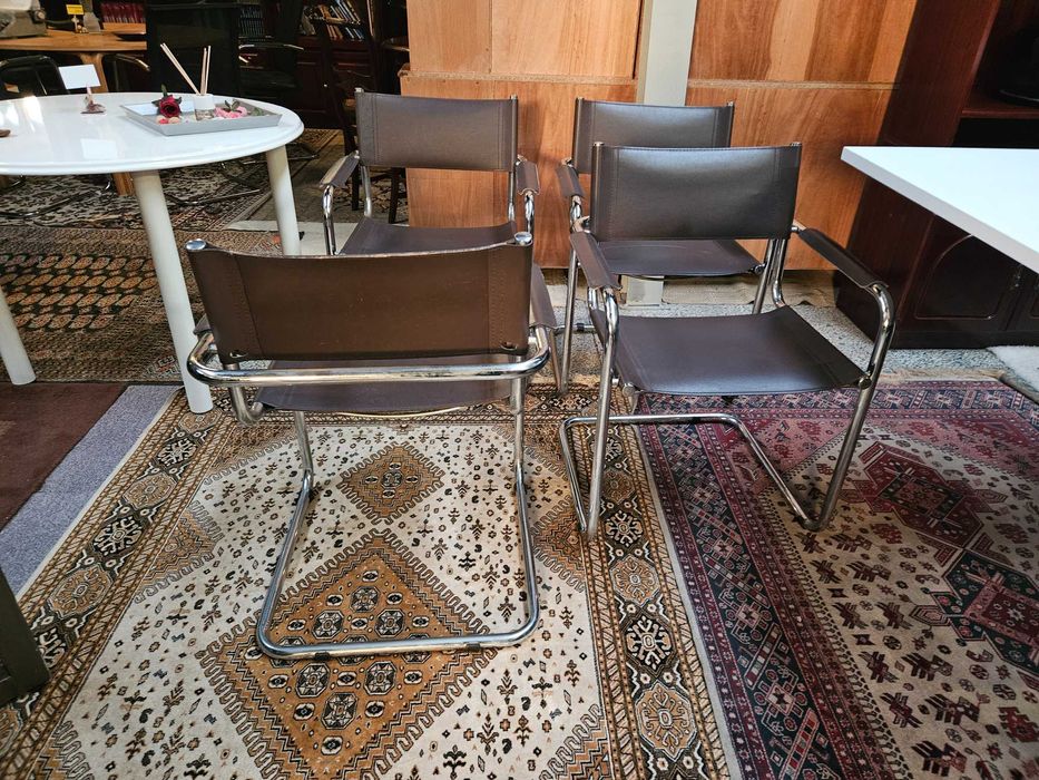 Cadeiras em metal e couro de cor castanha - Muito