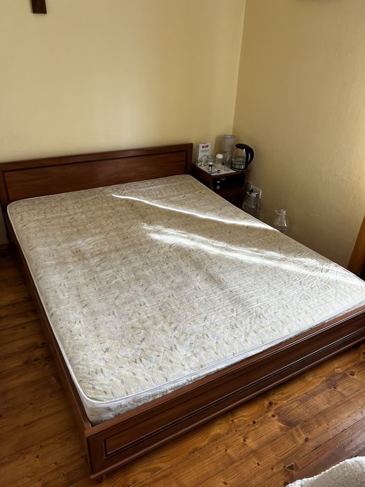 Ліжко двоспальне з матрасом