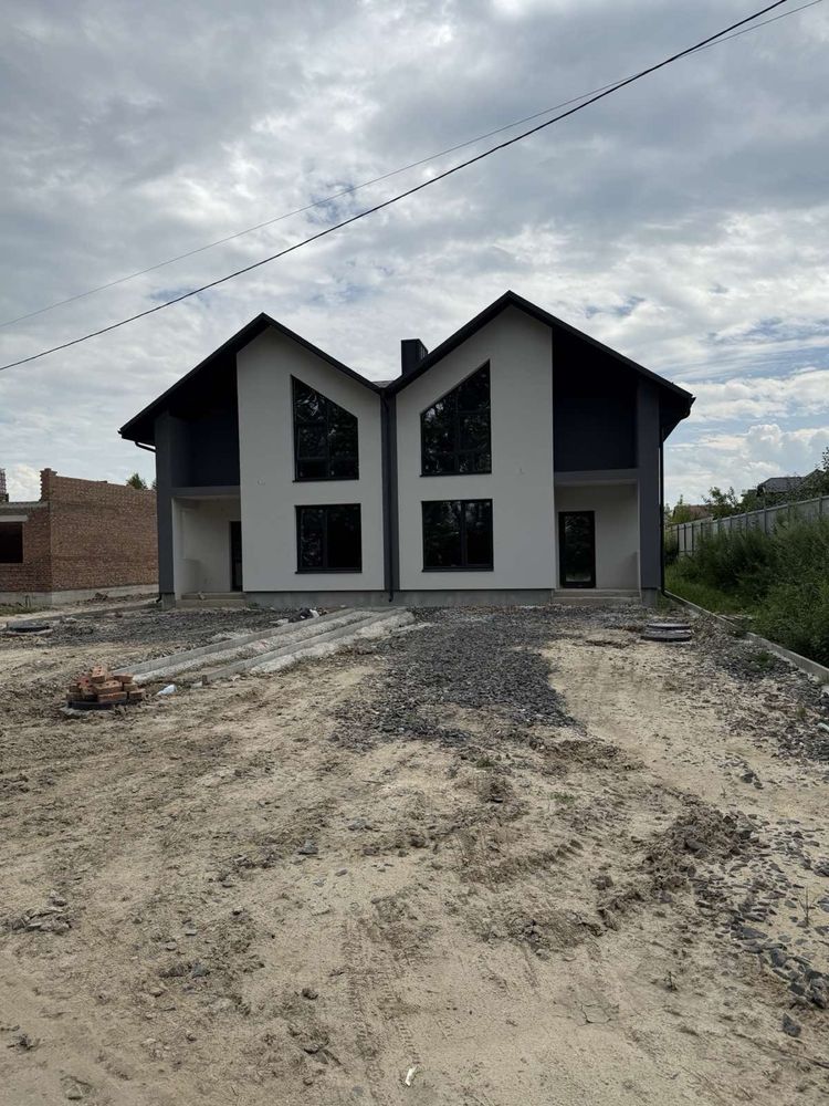 Дуплекс Будинок в с. Боратин. єОселя