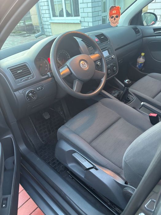 Продам Volswagen Golf 5 1.6 MPI