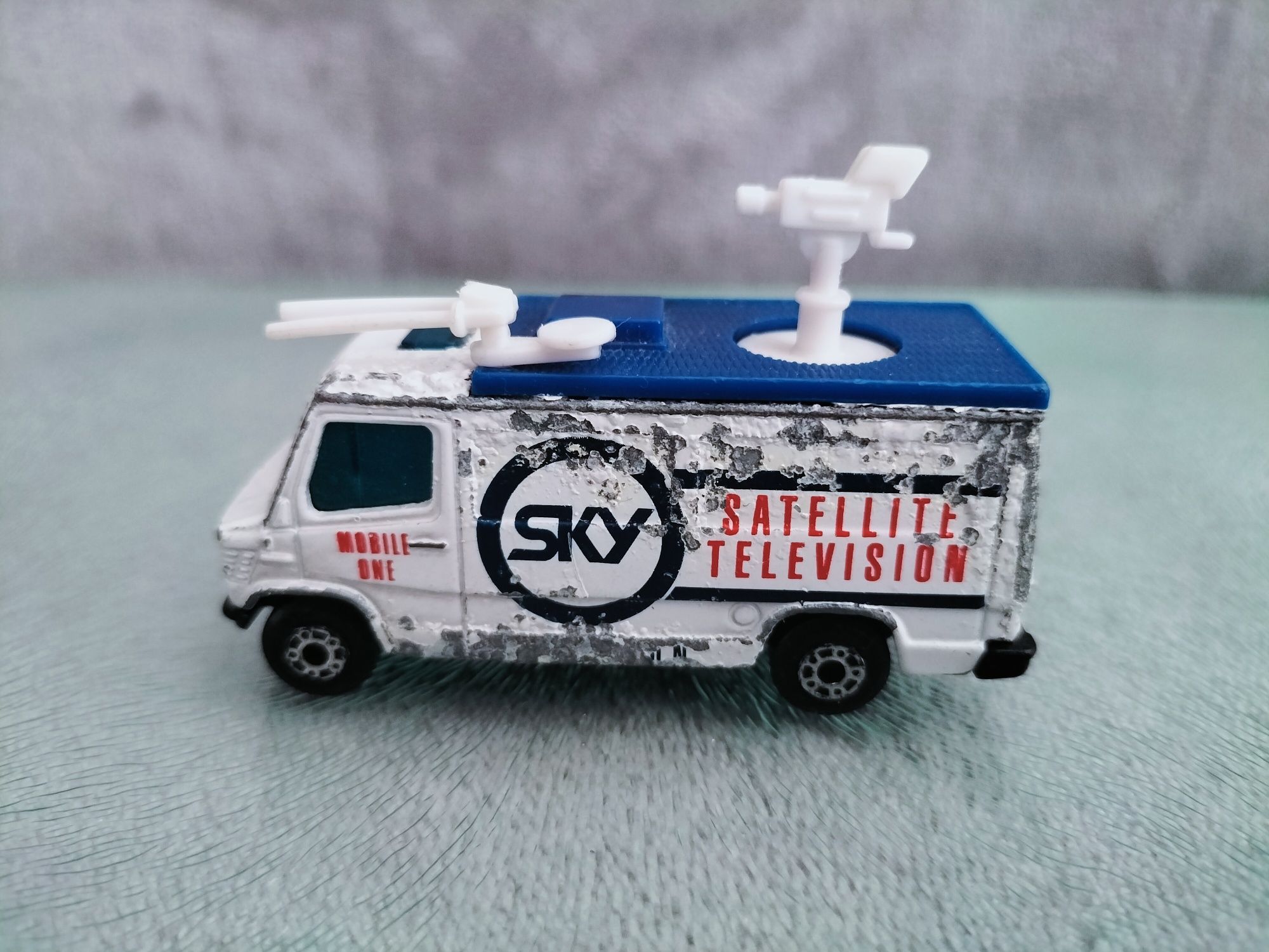 TV News Truck Mercedes Sky Television skala 1:73  Matchbox