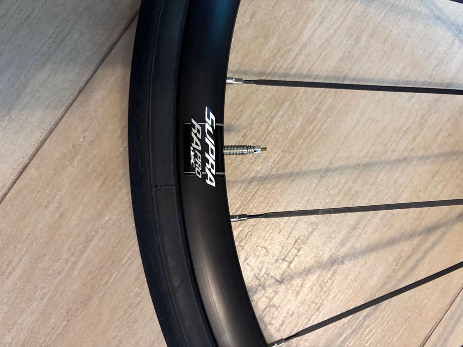 Komplet kół Supra Ra PRO szosa 28 cali. Z oponami Vitoria Rubino 28c.