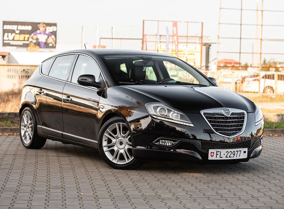 Lancia Delta 1.4T 140KM Alcantara Klimatronic Navi BOSE Tempomat Parktronic Serwis