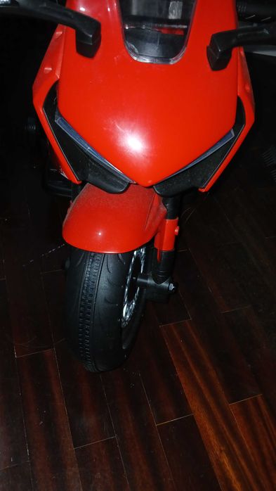 Moto a bateria para crianca