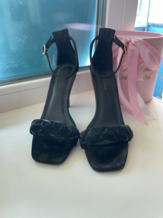 Босоніжки 39 розмір