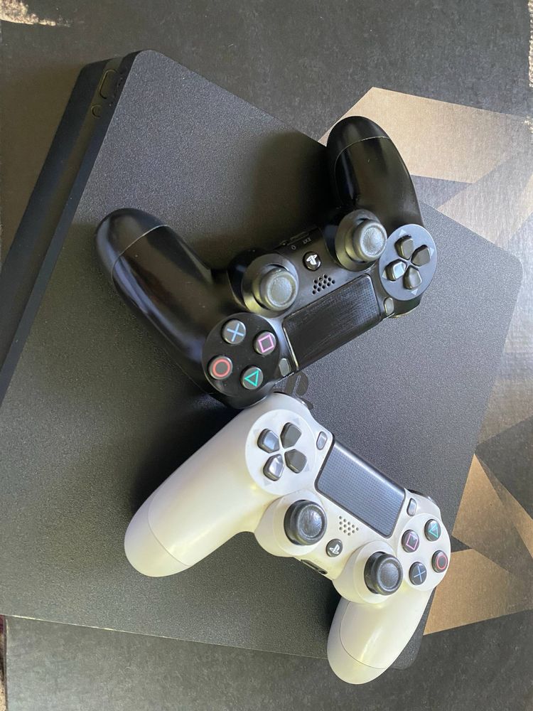 Ps4 Slim 1TB +игра