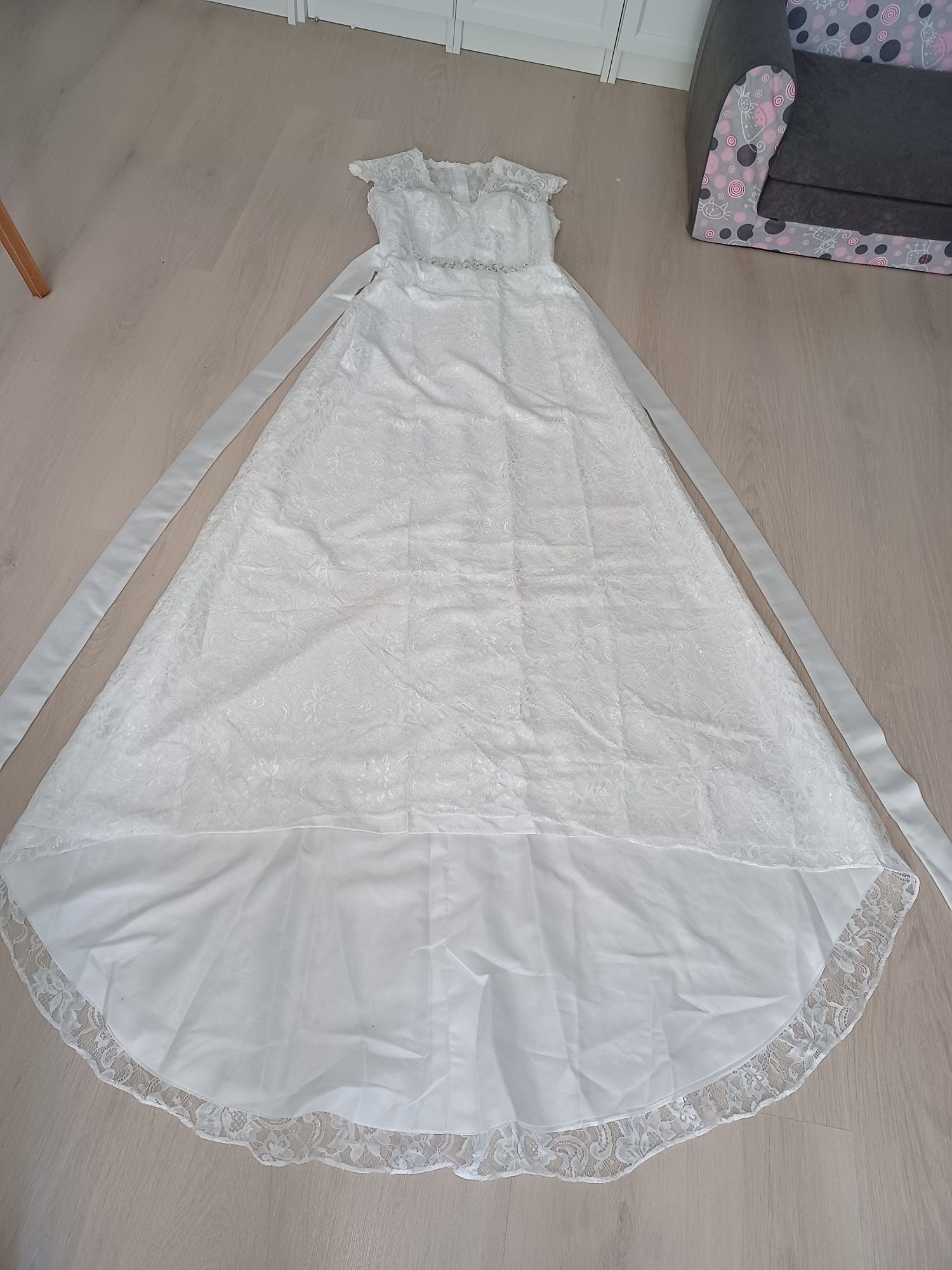 Nowa suknia ślubna koronka r. 36