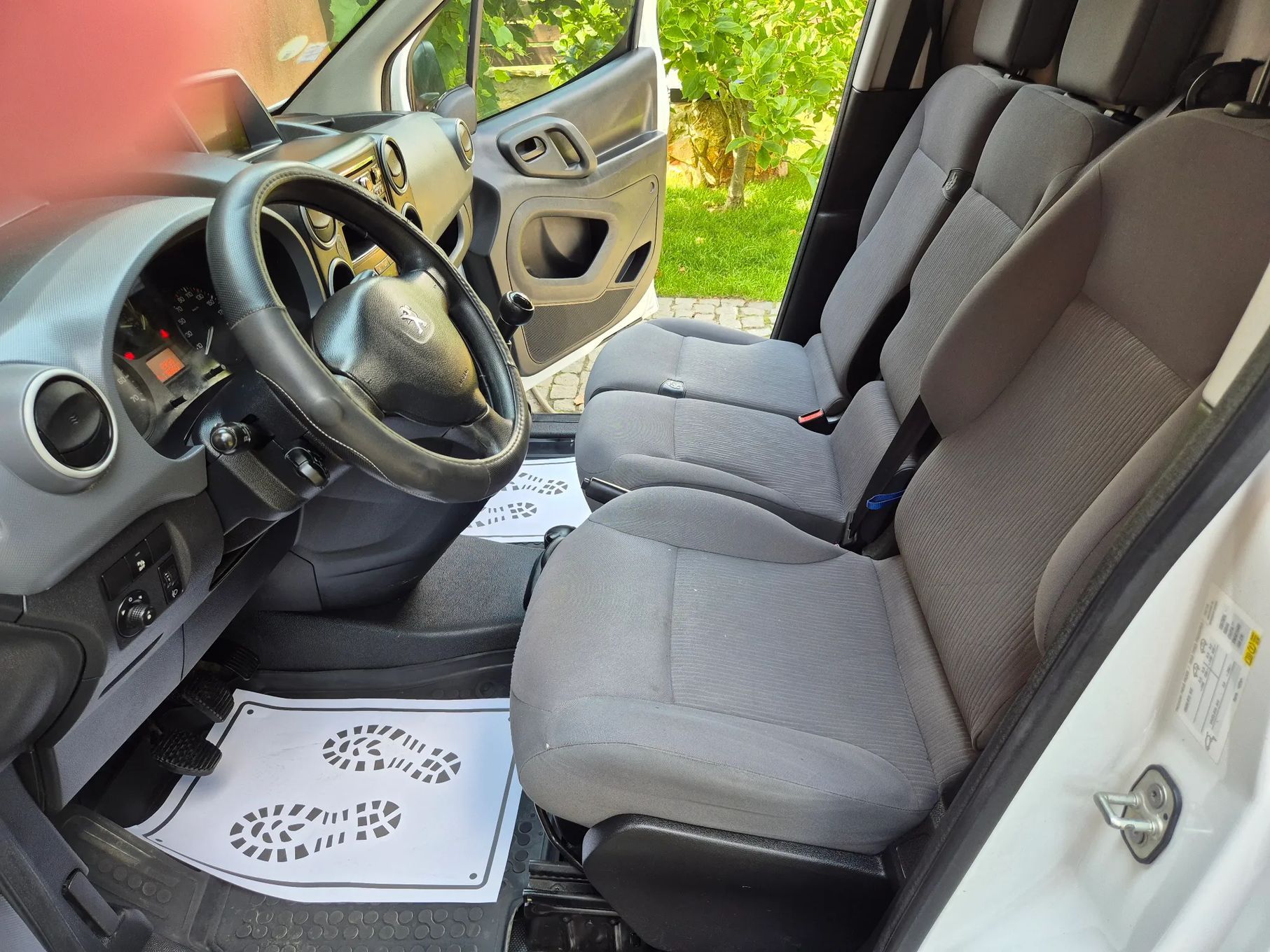 Peugeot PARTNER  1.6 HDI 90KM.Navi.Pdc.3-osoby.Klima,tempomat.Super stan
