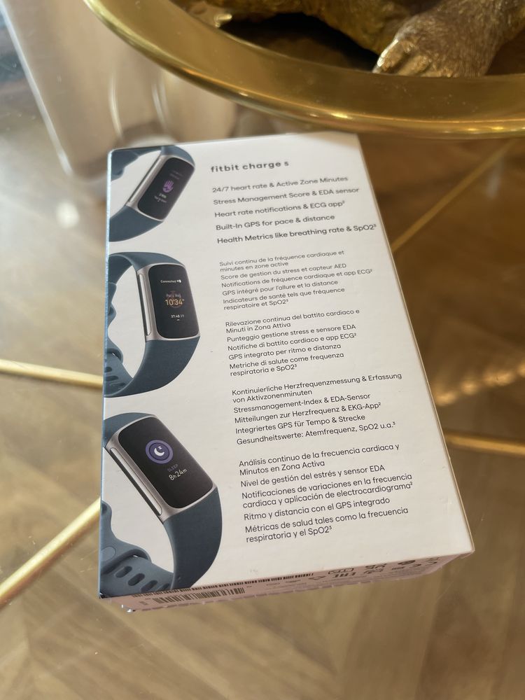Smartband Fitbit Charge 5 niebieski opaska sportowa