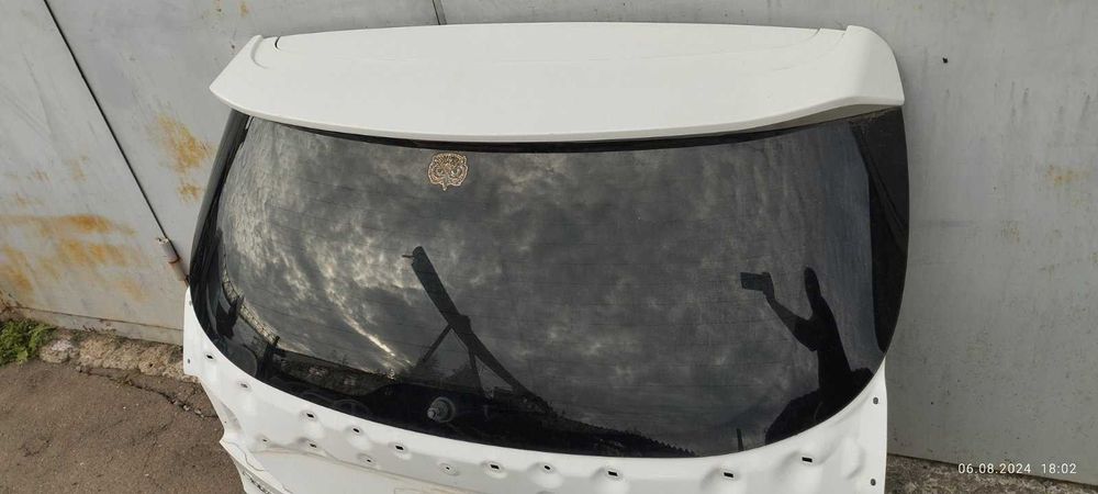 Кришка багажнику Hyundai Grand Santa Fe