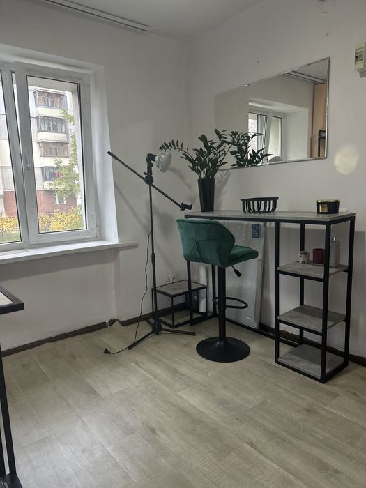 Оренда робочого місця для майстра бровиста/майстра зачісок/візажиста