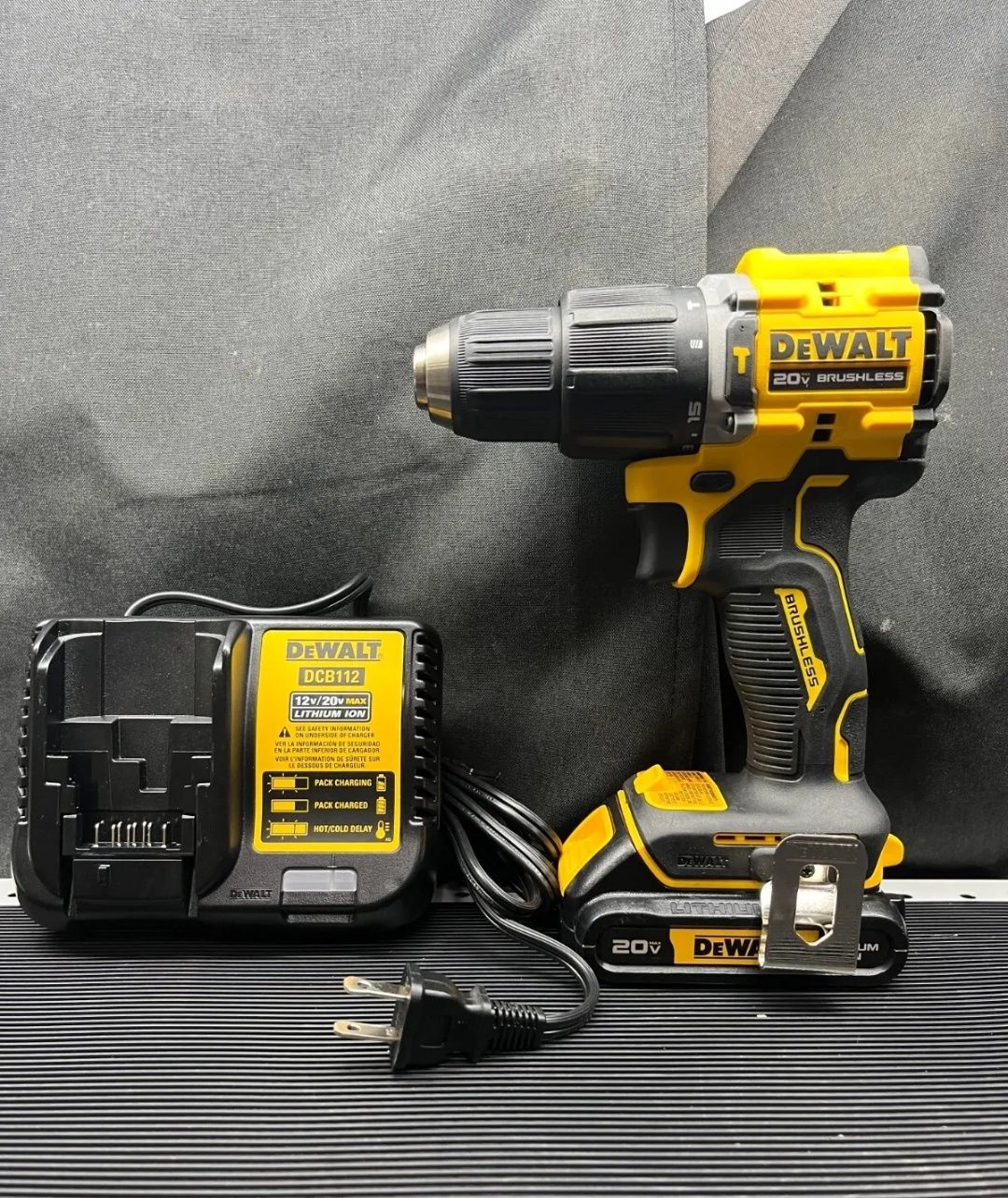 Акумуляторний ударний дриль-шуруповерт DEWALT DCD799 20V із США