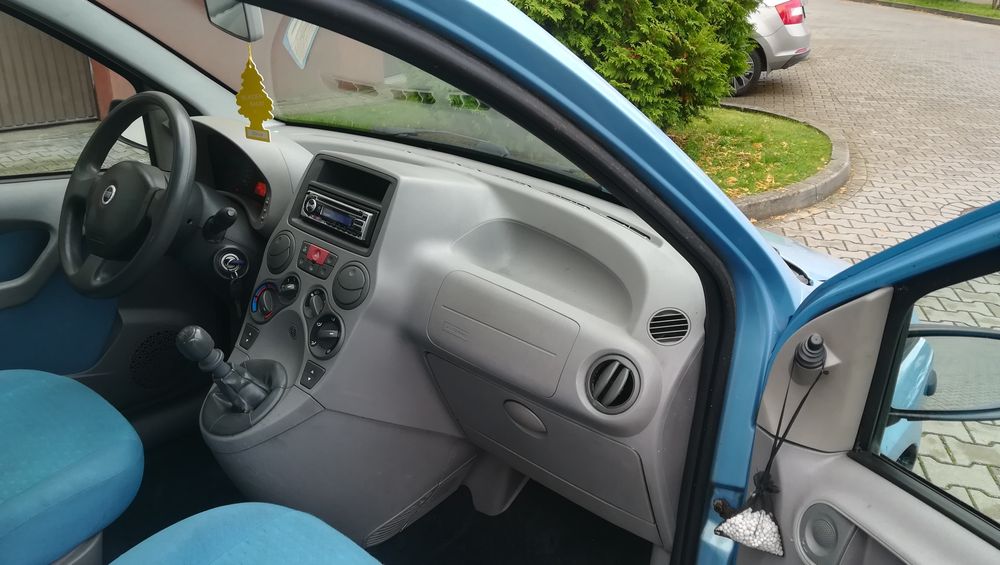 Sprzedam fiata Pandę oszczędna benzyna klima wspoma elektryka .