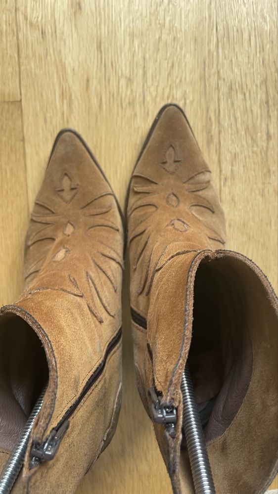Botas em camurca